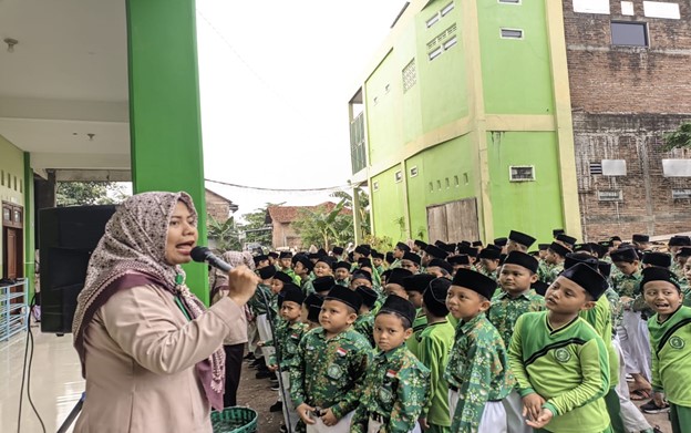 Membangun Generasi Emas yang Kompetitif di Era Digital Melalui Penguasaan Bahasa Inggris